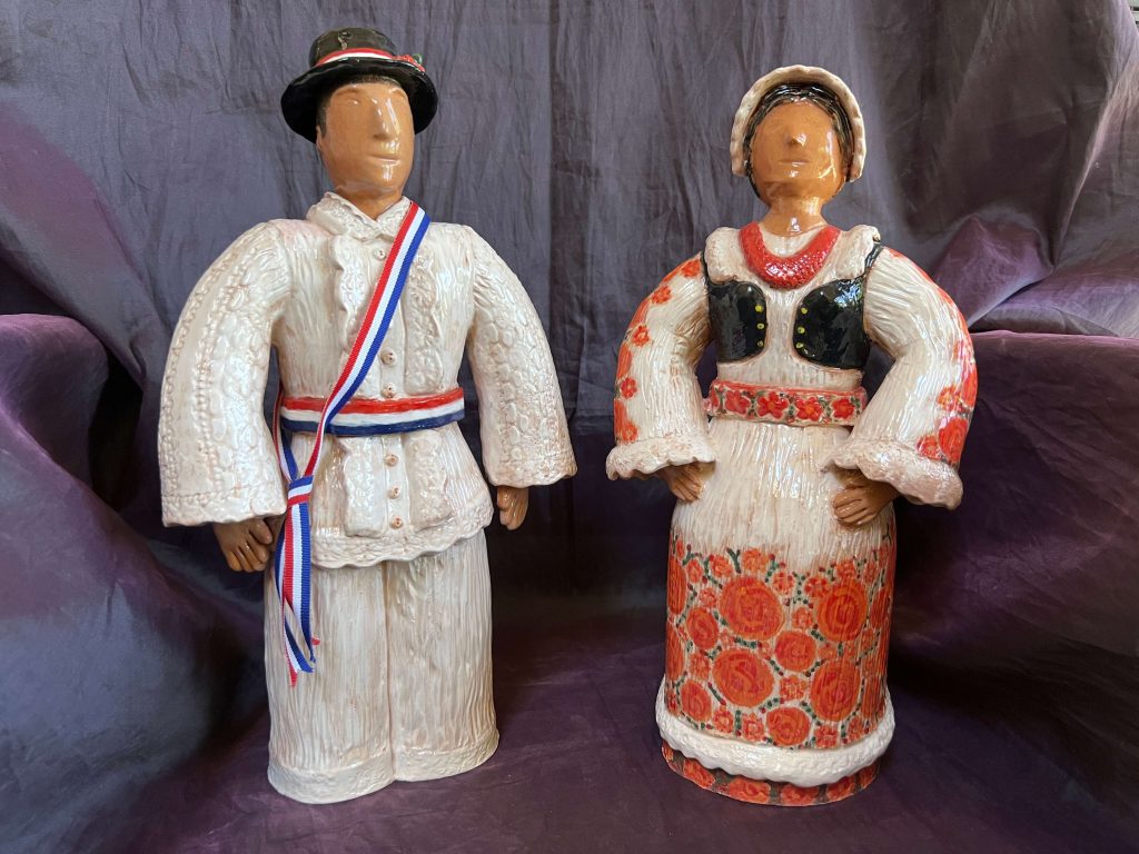 Velike keramičke lutke u tradicionalnoj hrvatskoj narodnoj nošnji